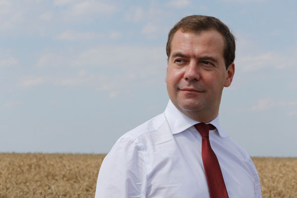 Медведев: льготная ставка по кредитам аграриям в 5% должна заработать в 2017 году